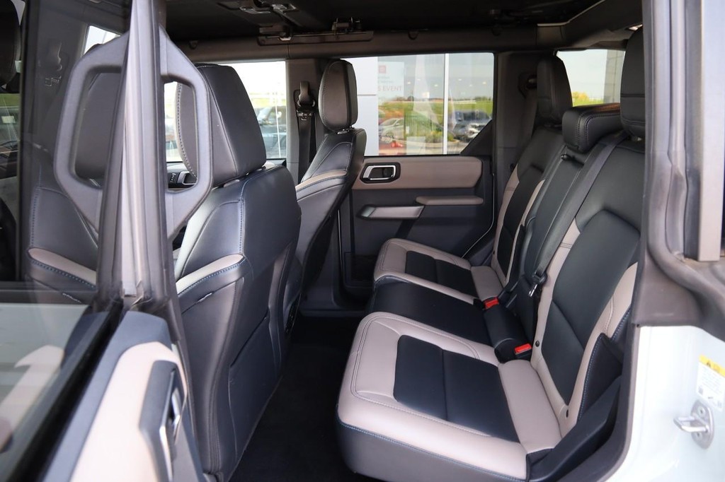 Ford Bronco Vehicle Full-screen Gallery Image 10