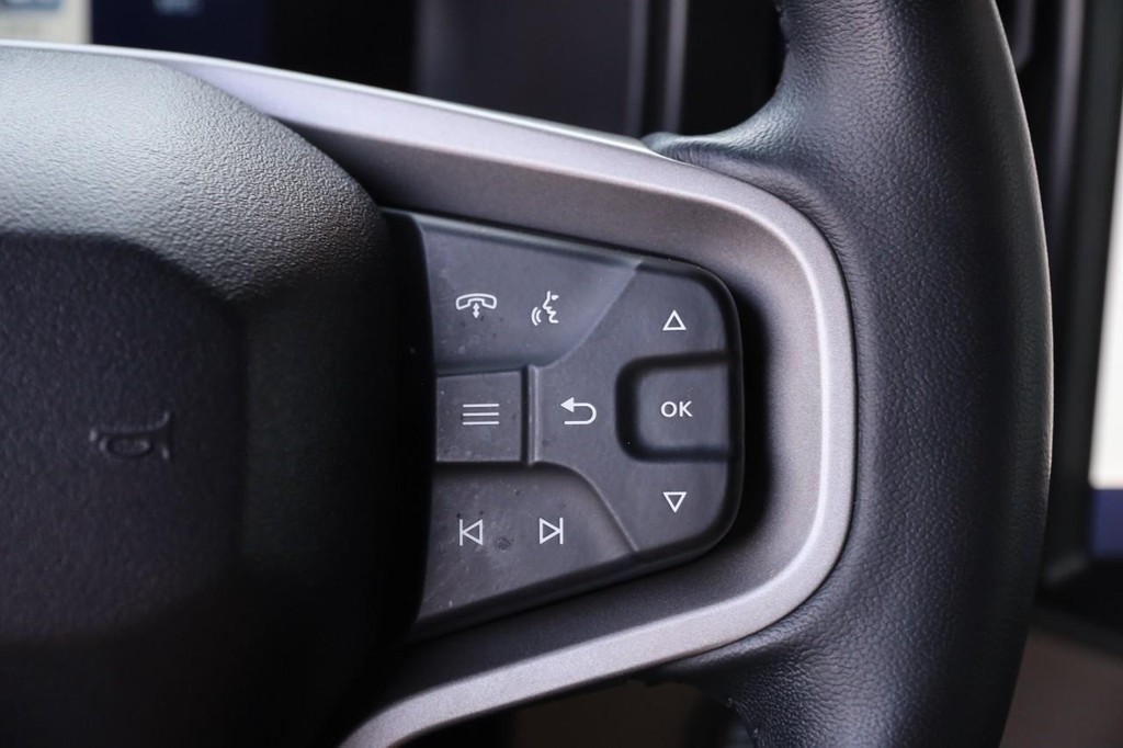 Ford Bronco Vehicle Full-screen Gallery Image 13