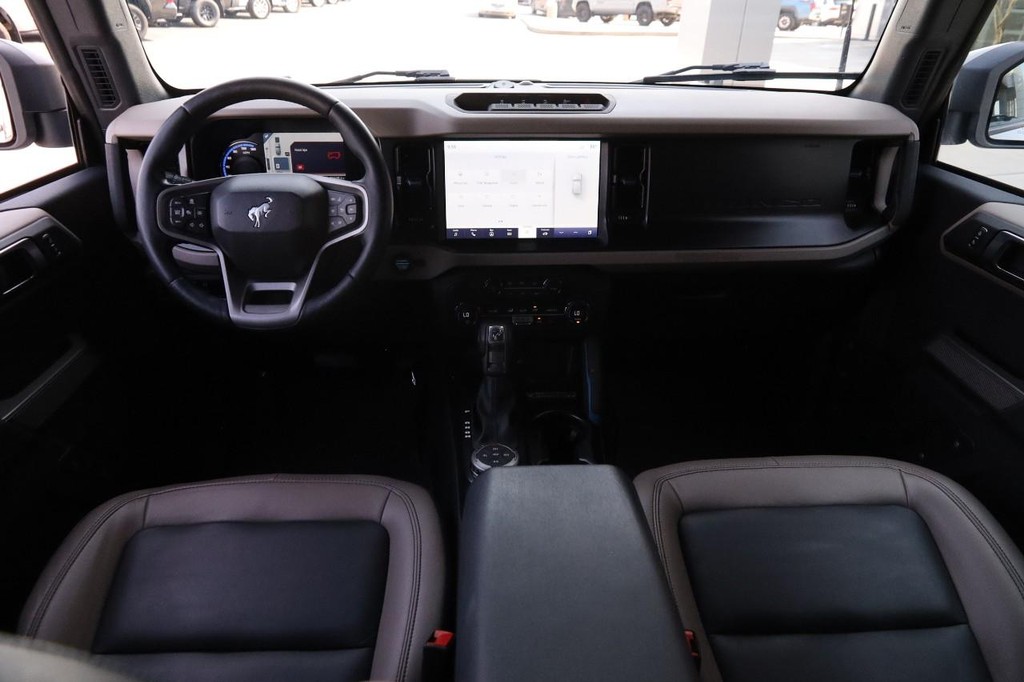 Ford Bronco Vehicle Full-screen Gallery Image 22