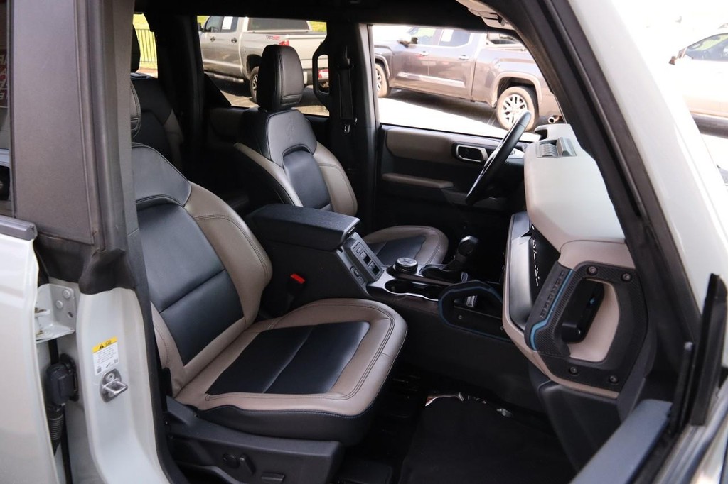 Ford Bronco Vehicle Full-screen Gallery Image 27