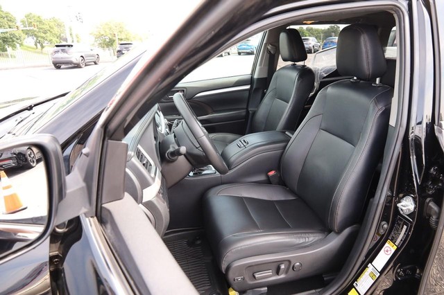 Toyota Highlander Vehicle Image 10