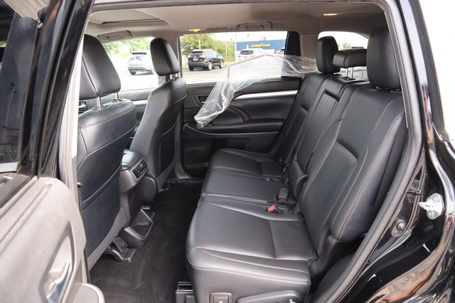 Toyota Highlander Vehicle Image 11