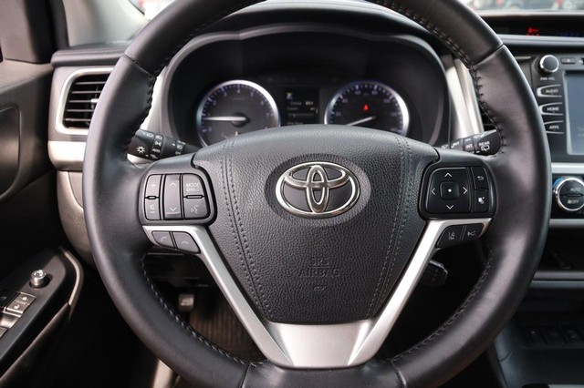 Toyota Highlander Vehicle Image 13