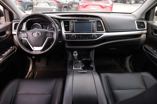 Toyota Highlander Vehicle Image 24