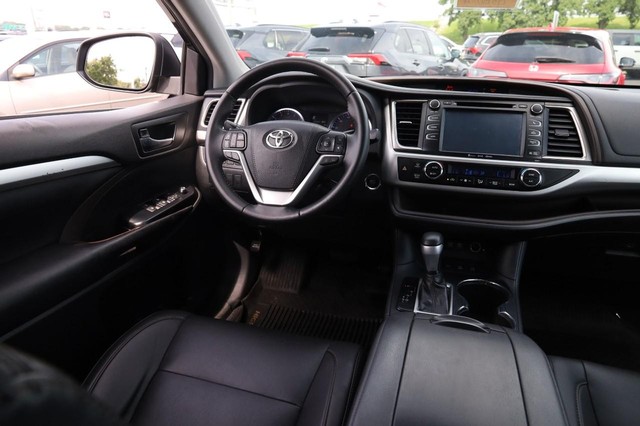 Toyota Highlander Vehicle Image 25
