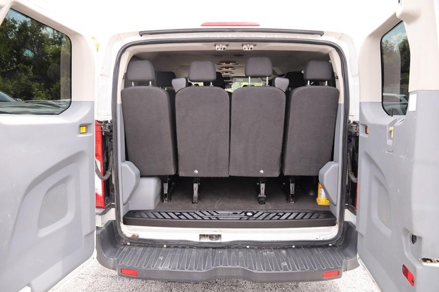 Ford Transit Wagon Vehicle Image 07