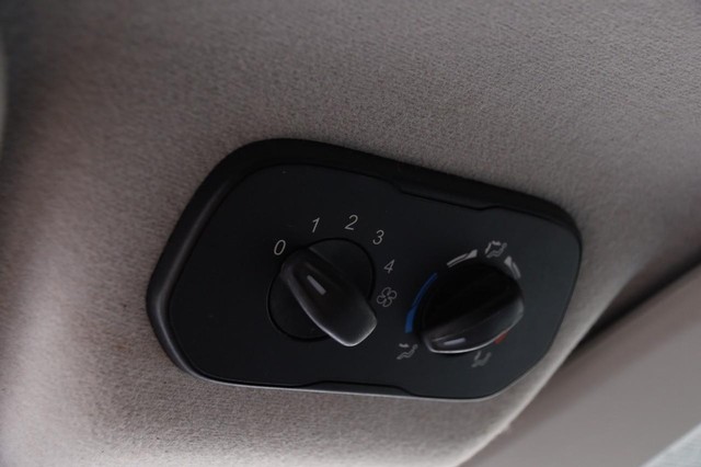 Ford Transit Wagon Vehicle Image 14