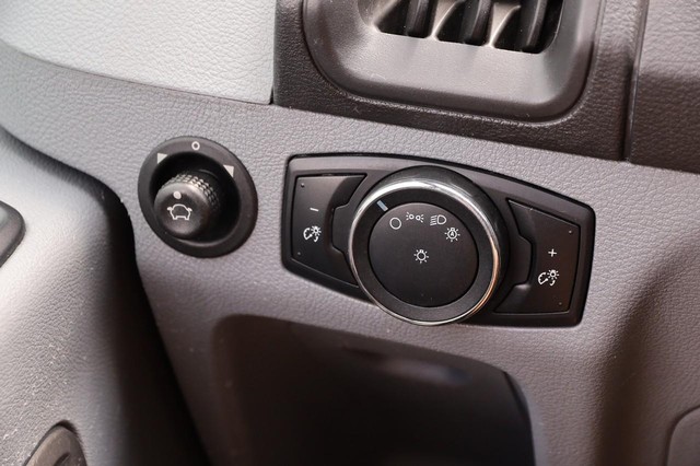 Ford Transit Wagon Vehicle Image 17
