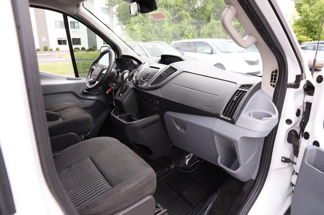 Ford Transit Wagon Vehicle Image 25
