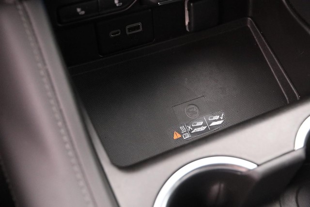 Chevrolet Tahoe Vehicle Full-screen Gallery Image 21