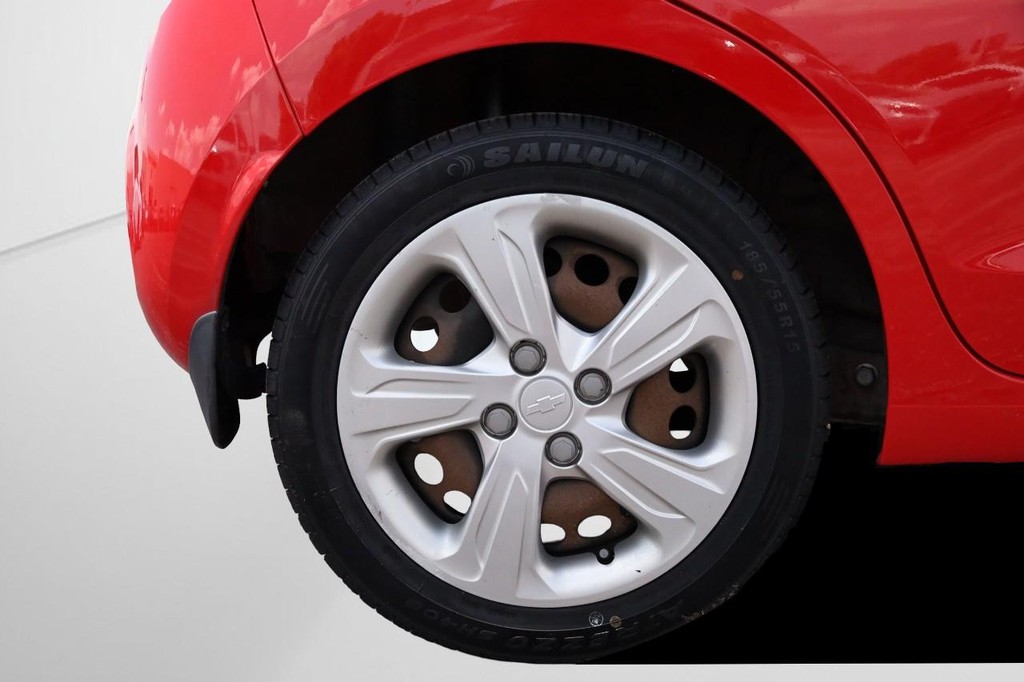 Chevrolet Spark Vehicle Full-screen Gallery Image 03