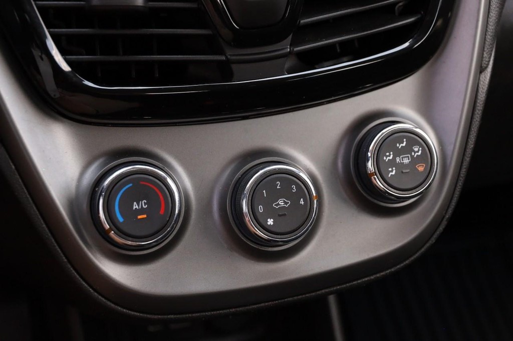 Chevrolet Spark Vehicle Full-screen Gallery Image 15
