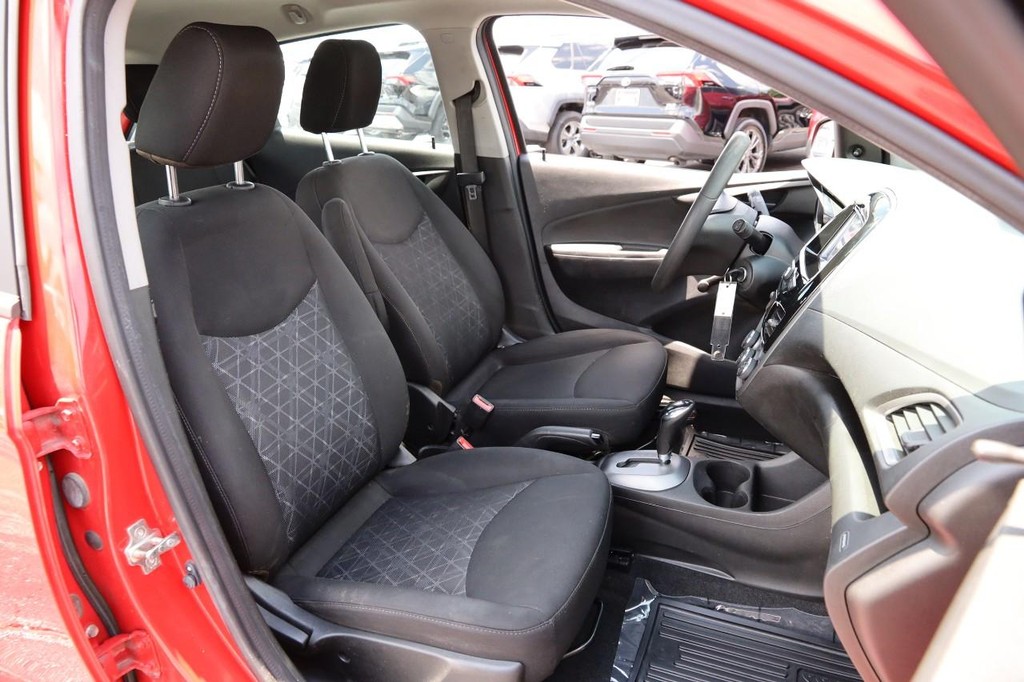 Chevrolet Spark Vehicle Full-screen Gallery Image 17