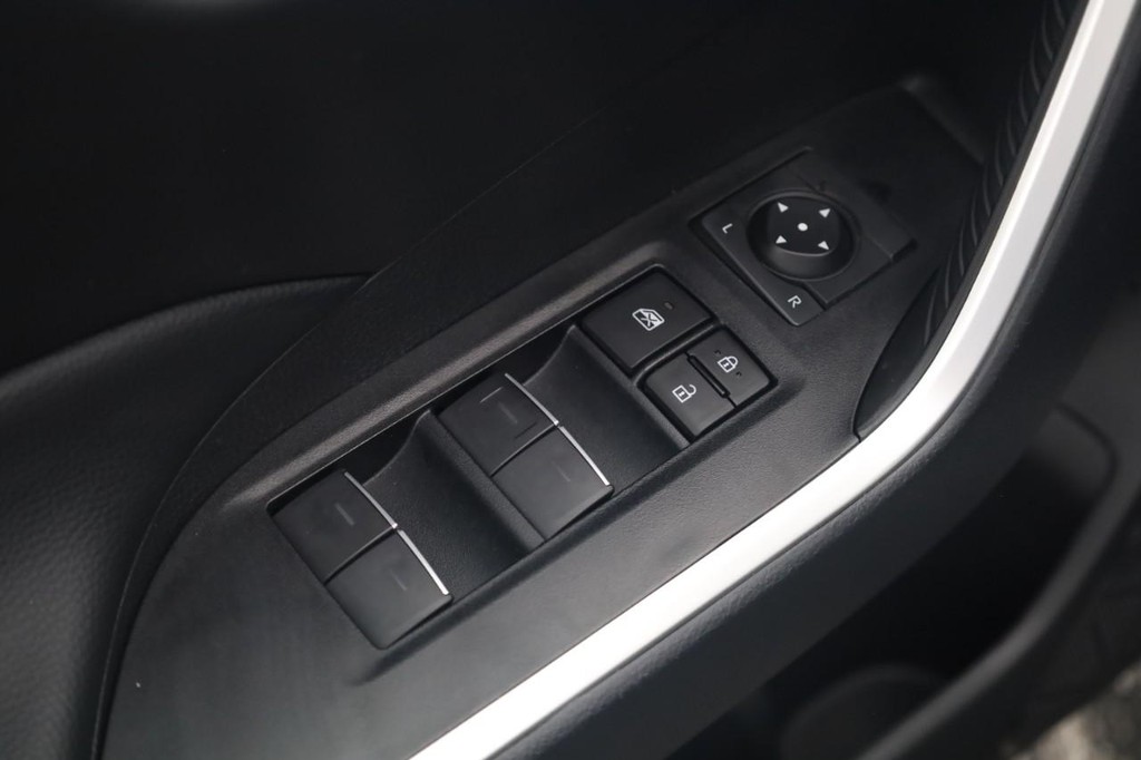 Toyota RAV4 Vehicle Full-screen Gallery Image 10