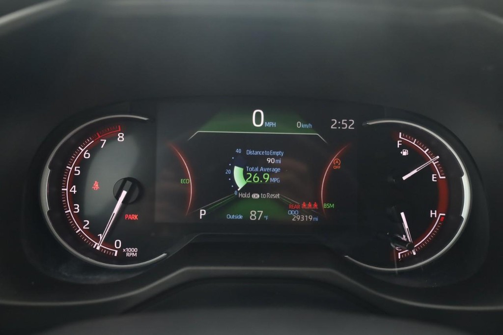 Toyota RAV4 Vehicle Full-screen Gallery Image 12