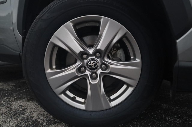 Toyota RAV4 Vehicle Image 02