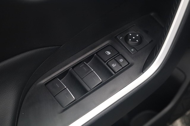 Toyota RAV4 Vehicle Image 10