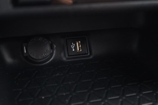 Toyota RAV4 Vehicle Image 16
