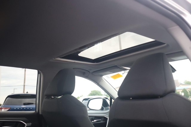 Toyota RAV4 Vehicle Image 22