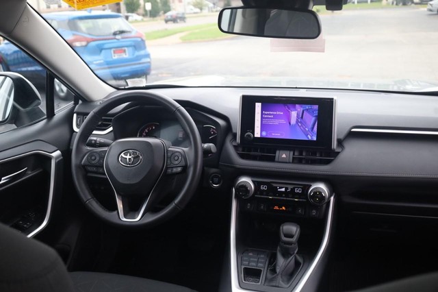Toyota RAV4 Vehicle Image 24