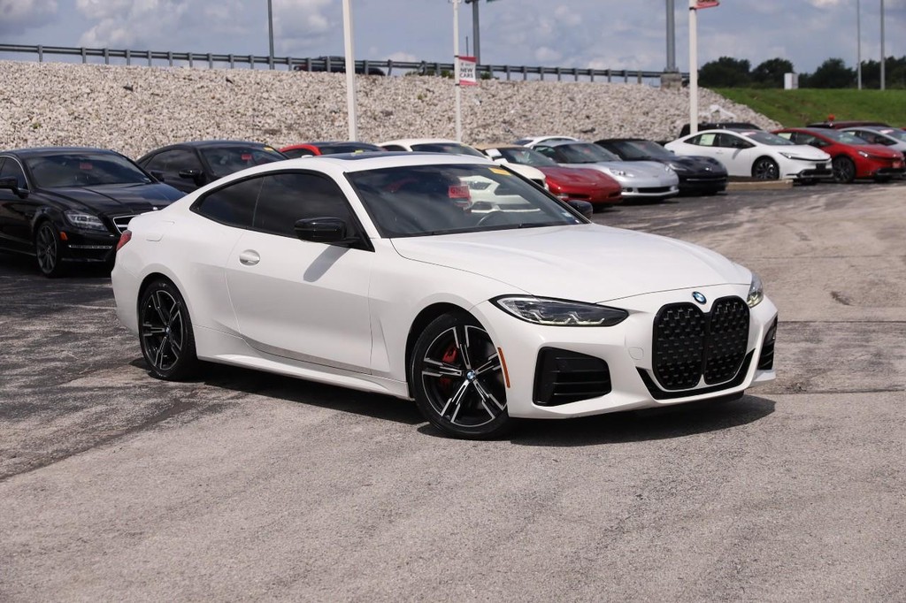 BMW 4 Series Vehicle Full-screen Gallery Image 02