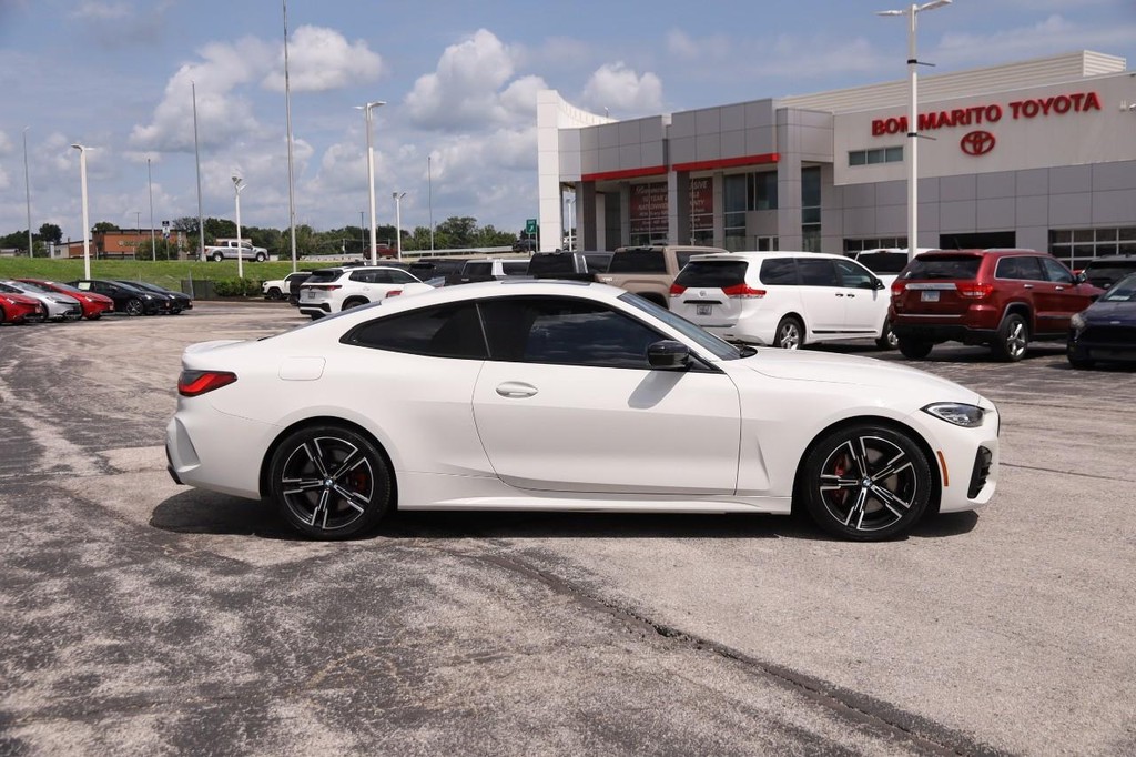 BMW 4 Series Vehicle Full-screen Gallery Image 05