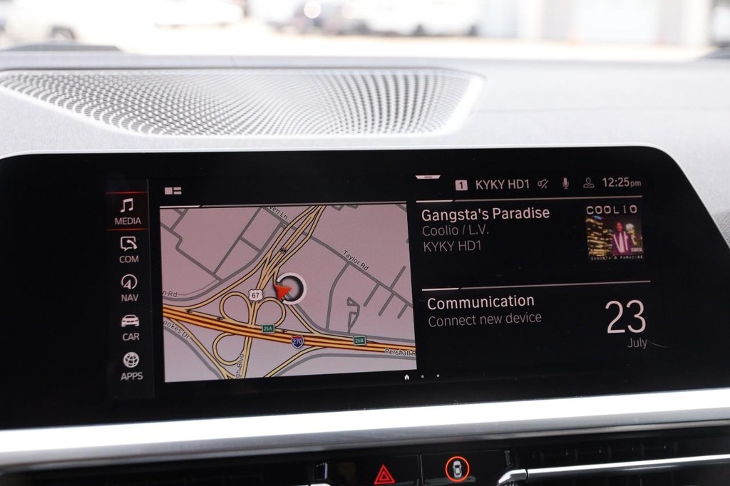 BMW 4 Series Vehicle Full-screen Gallery Image 17