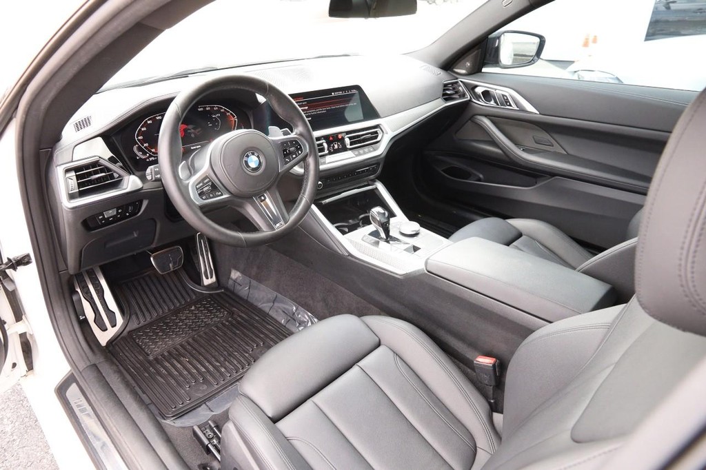 BMW 4 Series Vehicle Full-screen Gallery Image 22