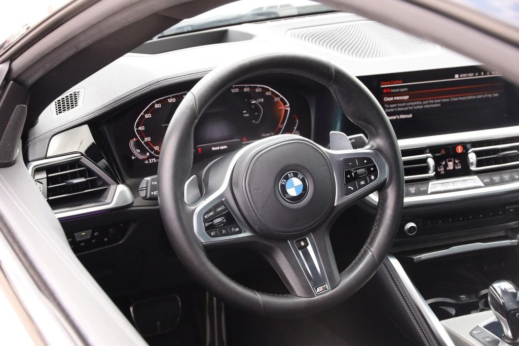 BMW 4 Series Vehicle Full-screen Gallery Image 23