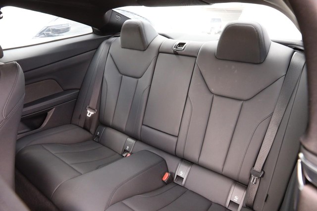 BMW 4 Series Vehicle Image 09