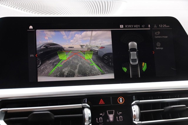 BMW 4 Series Vehicle Image 16