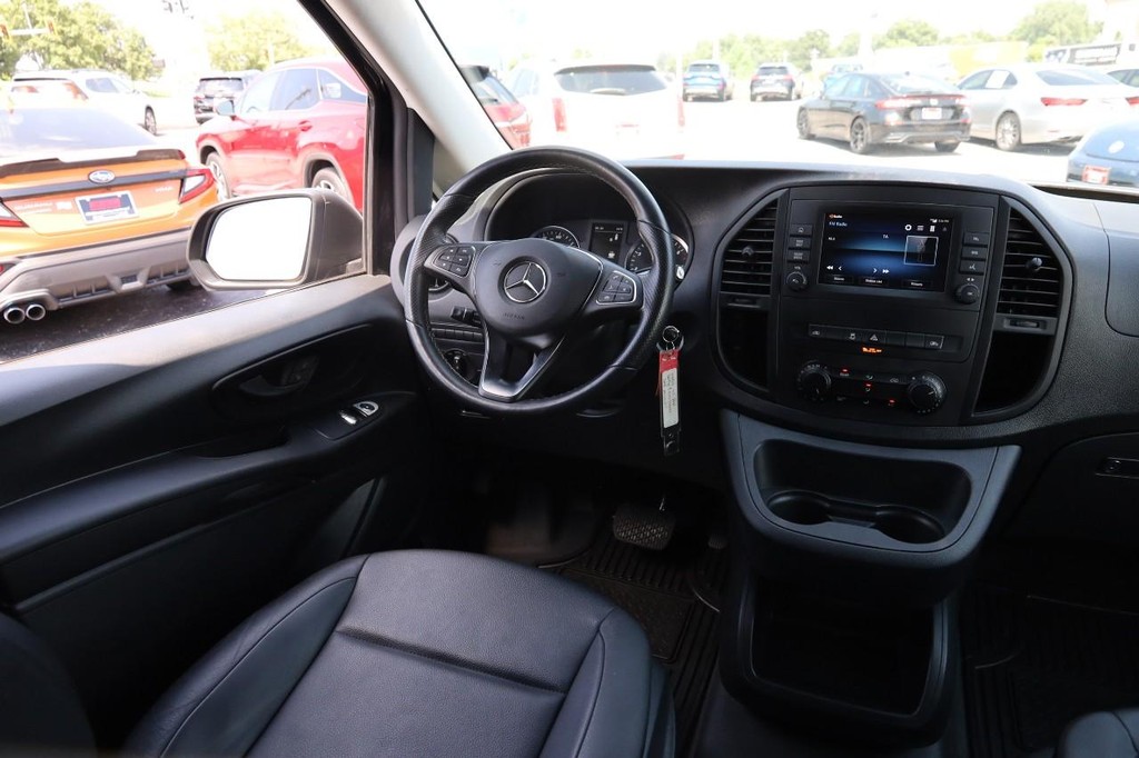Mercedes-Benz Metris Passenger Van Vehicle Full-screen Gallery Image 22