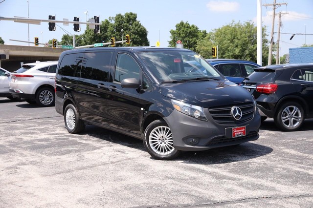 Mercedes-Benz Metris Passenger Van Vehicle Image 02