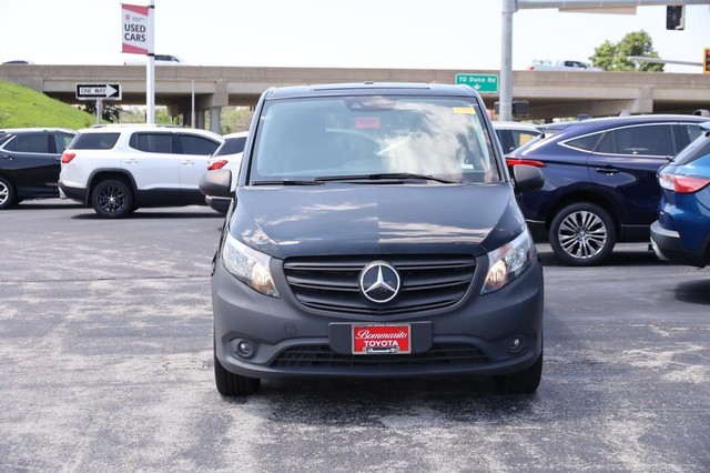 Mercedes-Benz Metris Passenger Van Vehicle Image 04