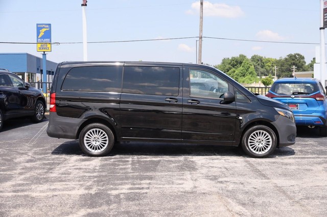 Mercedes-Benz Metris Passenger Van Vehicle Image 05