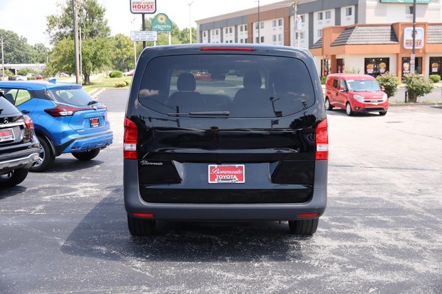 Mercedes-Benz Metris Passenger Van Vehicle Image 06