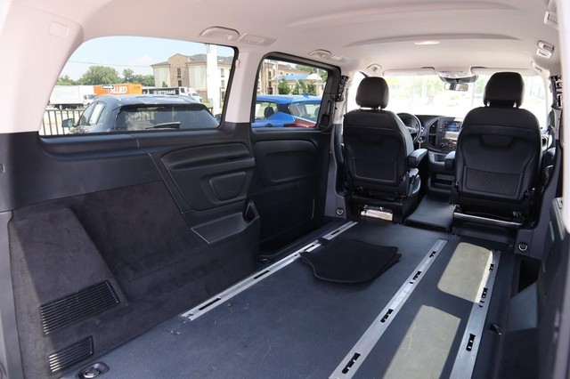 Mercedes-Benz Metris Passenger Van Vehicle Image 08