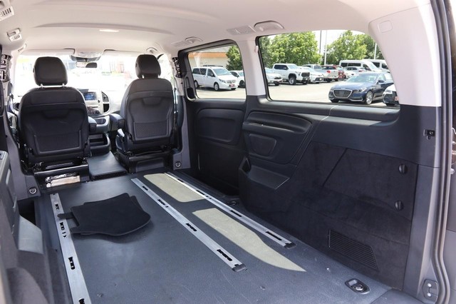 Mercedes-Benz Metris Passenger Van Vehicle Image 09