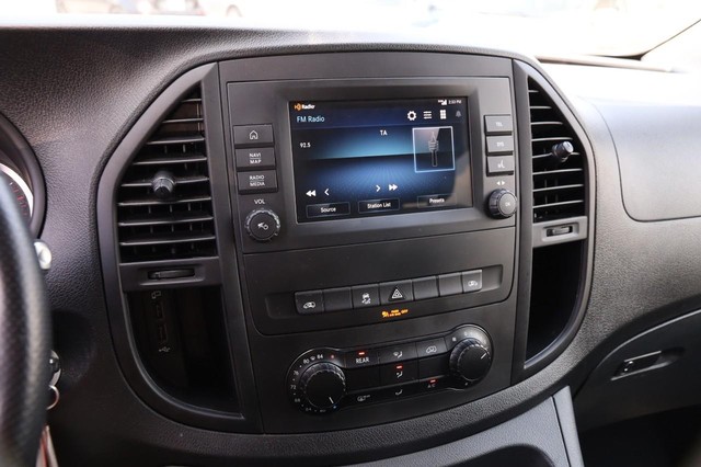 Mercedes-Benz Metris Passenger Van Vehicle Image 16