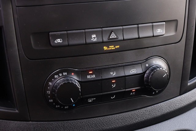 Mercedes-Benz Metris Passenger Van Vehicle Image 19