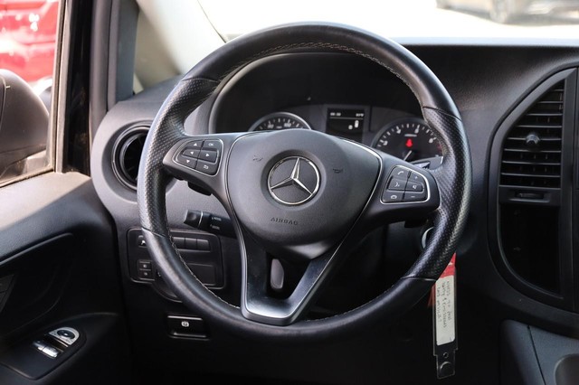 Mercedes-Benz Metris Passenger Van Vehicle Image 23