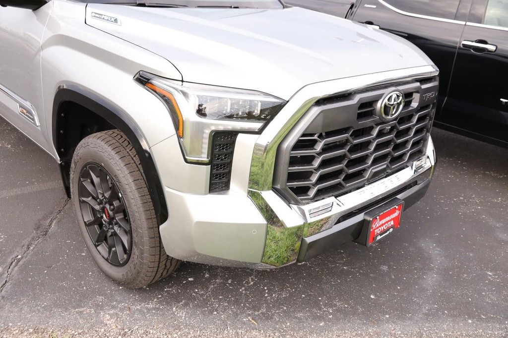 Toyota Tundra 4WD Vehicle Full-screen Gallery Image 5