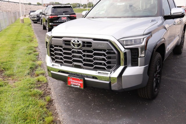 Toyota Tundra 4WD Vehicle Image 02