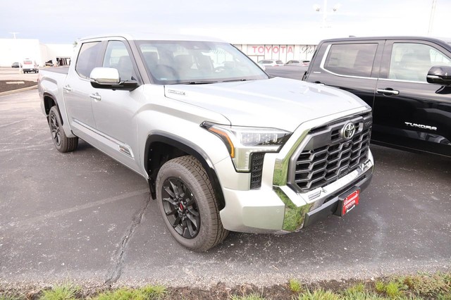 Toyota Tundra 4WD Vehicle Image 04