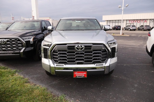 Toyota Tundra 4WD Vehicle Image 03