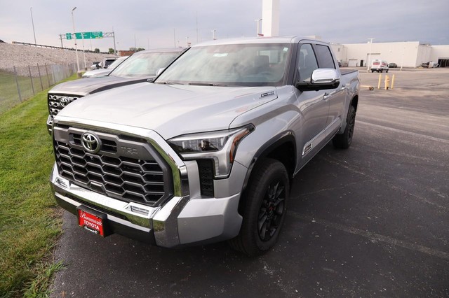 Toyota Tundra 4WD Vehicle Image 04