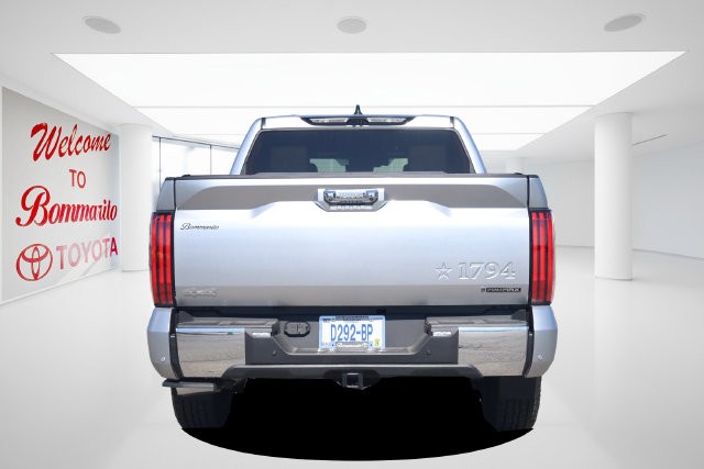 Toyota Tundra 4WD Vehicle Image 06