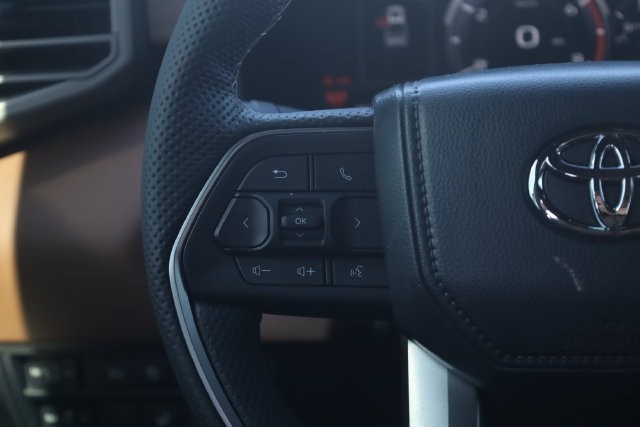 Toyota Tundra 4WD Vehicle Image 10