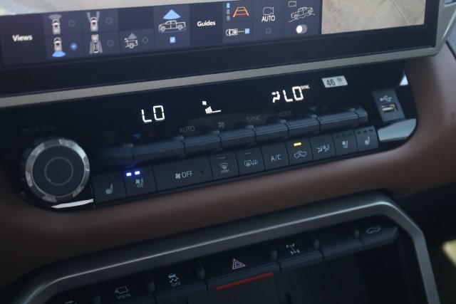 Toyota Tundra 4WD Vehicle Image 17