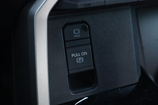 Toyota Tundra 4WD Vehicle Image 19
